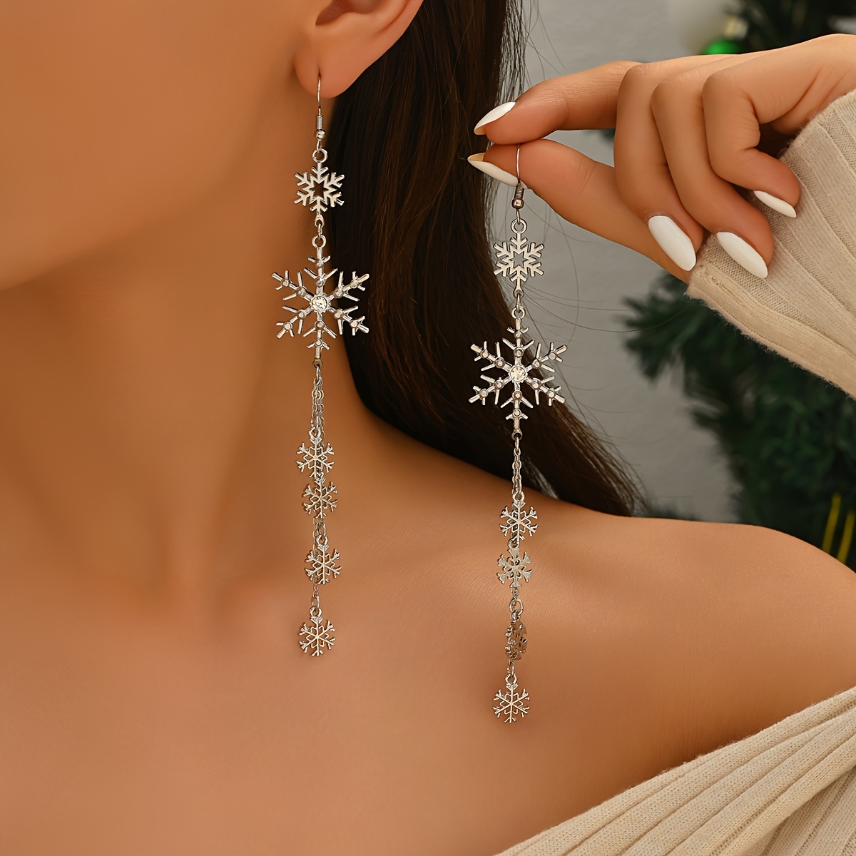 TEMU A Pair Of Stylish And Exquisite Christmas Silvery Hollow-out Large And Small Snowflake Spliced Drop Earrings With Long And Short Tassel Chains,