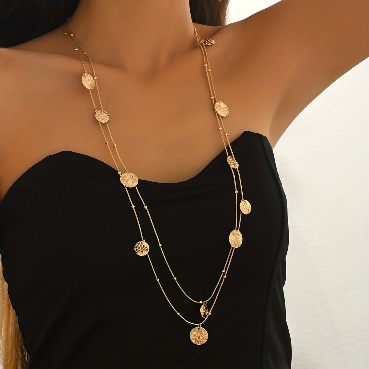 TEMU Collana lunga vintage da donna, stile boh矇mien con design a . Il ciondolo e con texture metallica esalta del , rendendola per vacanze, feste e