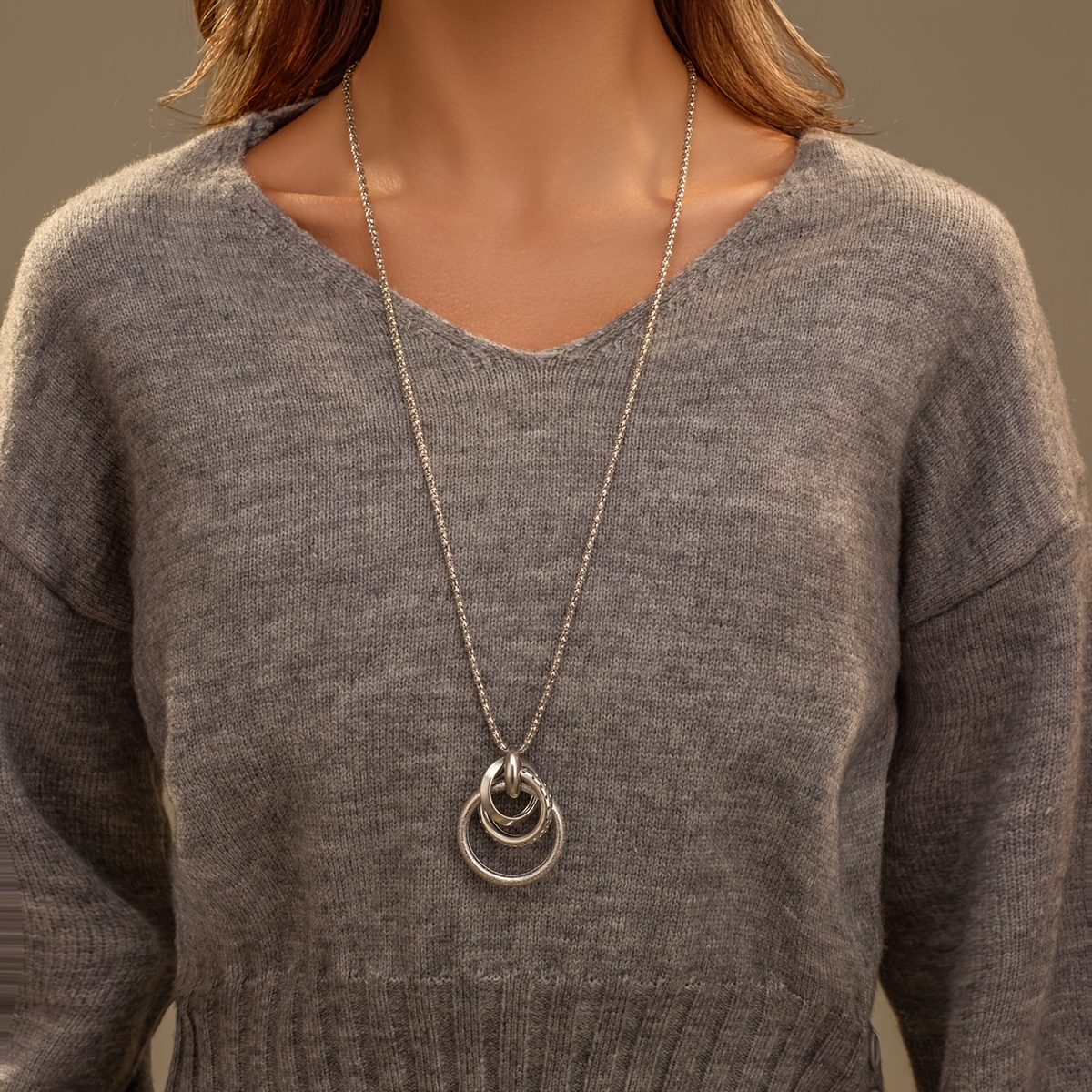 Image of A Single Piece Of Elegant And Stylish Creative Golden Long Vintage High-end Fashion Metal Irregular Pendant Necklace Suitable For Women To Wear At Dinners, Parties, Daily Activities, And Commutes
