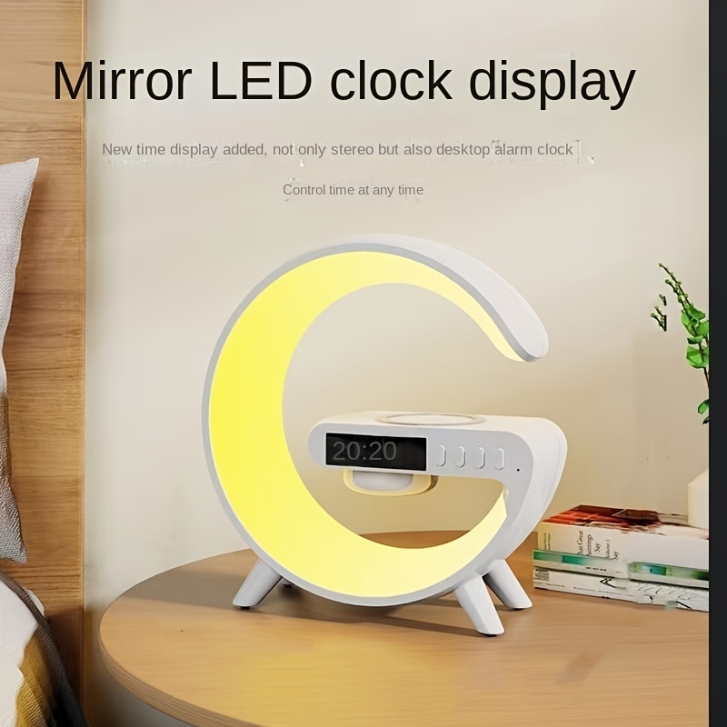 Una lámpara RGB multifuncional con varios modos de iluminación, que incluye carga inalámbrica, una función de altavoz inalámbrico, un reloj de pantalla y soporte para la reproducción de tarjetas TF