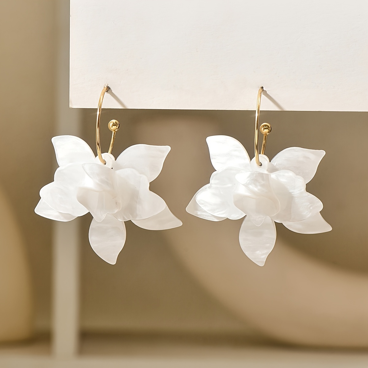 A Pair Of Elegant And Sweet Floral Hoop Earrings For Women, Perfect For Holidays, Birthdays, Dates, Dances, Parties, Vacations, Shopping, And Daily Commutes