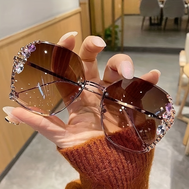 

Oversized Rimless Polygonal Fashion Glasses Fashionable Hand-encrusted Rhinestone Design Ideal For Beach Travel & Driving