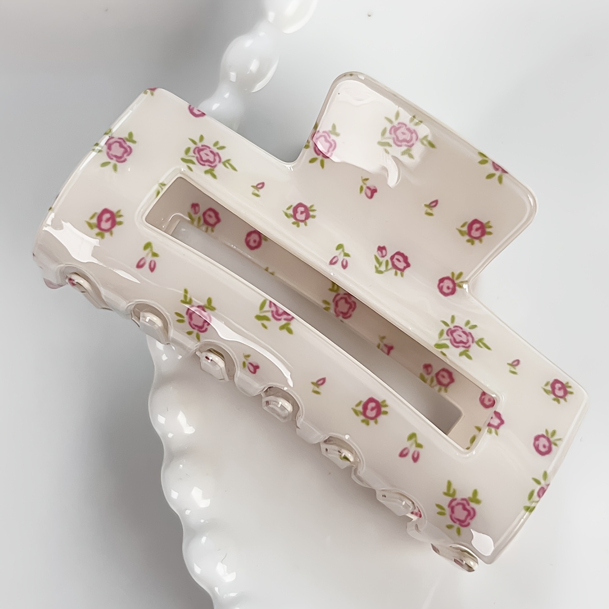Image of Cream White Rose Floral Hair Claw Clip, Non-slip Acrylic Jaw Clip, Cute Aesthetic Hair Clips For Women Hair, Trendy Shark Clip For Daily Use