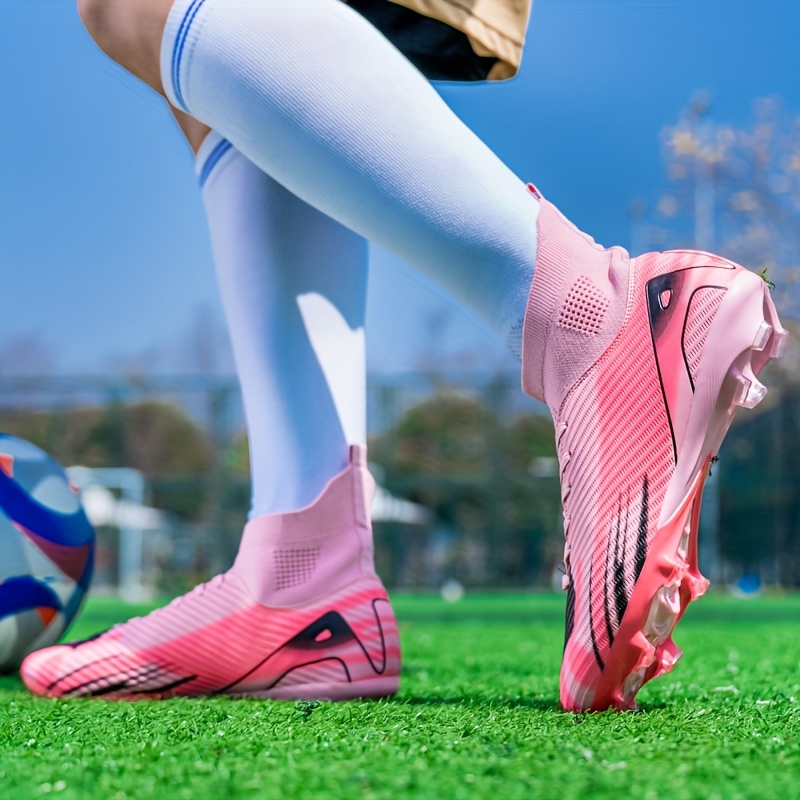 Zapatillas de fútbol de alta calidad para adultos y adolescentes - Ligero, antideslizante, listo para entrenamiento y partidos, diseño rosa y negro, zapatos de fútbol con cordones, suela de TPU duradera, plantilla de tela y zapatillas de entrenamiento para un mejor agarre.