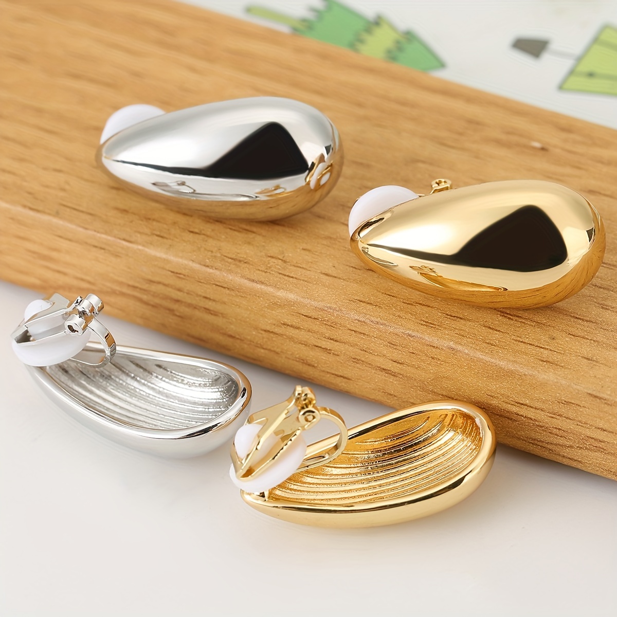 Unisex Fashionable Easy Ear Clips with Metal Texture