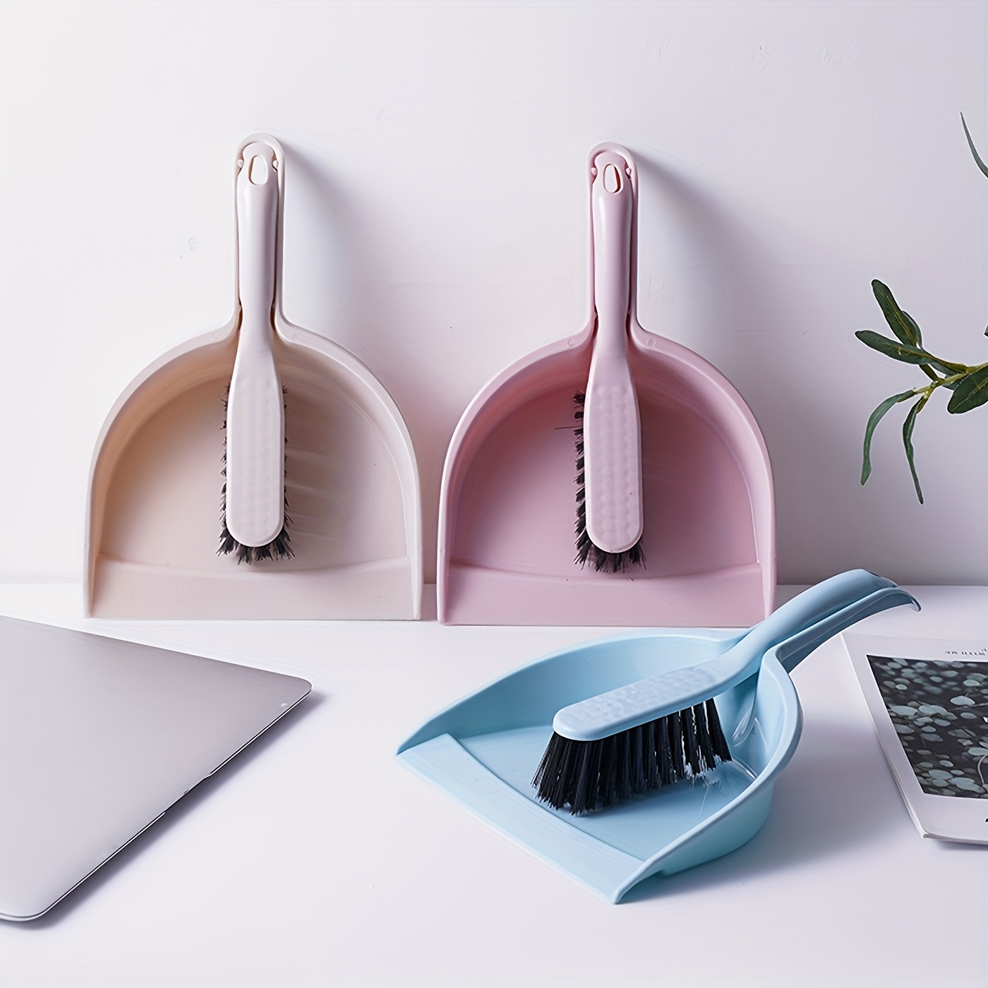 

Mini Desktop Broom And Dustpan Set - Handheld Dustpan With Soft Brush, No Electricity Needed - Ideal For Living Room, Bedroom, Kitchen Cleaning Accessory - 1pc Set