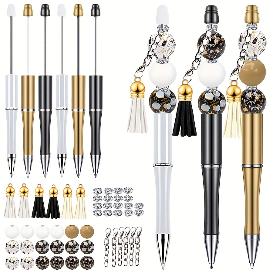 

54pcs/6sets Stylos à bille décoratifs avec pompons et breloques, stylos à bille en plastique à encre noire de 1 mm avec perles à motif en bois, kit de bricolage pour l'écriture au bureau et à l'école