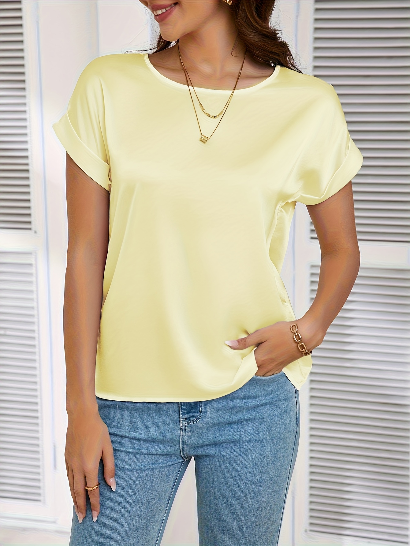 Elegantly Styled Versatile Short-sleeved T-shirt With A Simple And Fashionable Design