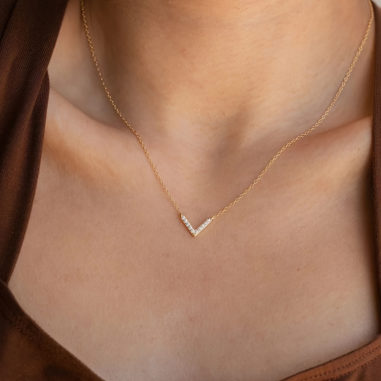 

Mode , Collier Pendentif Élégant en de V pour Femmes - Style Français , Incrustation de Verre, de Zinc - Cadeau pour & les Vacances