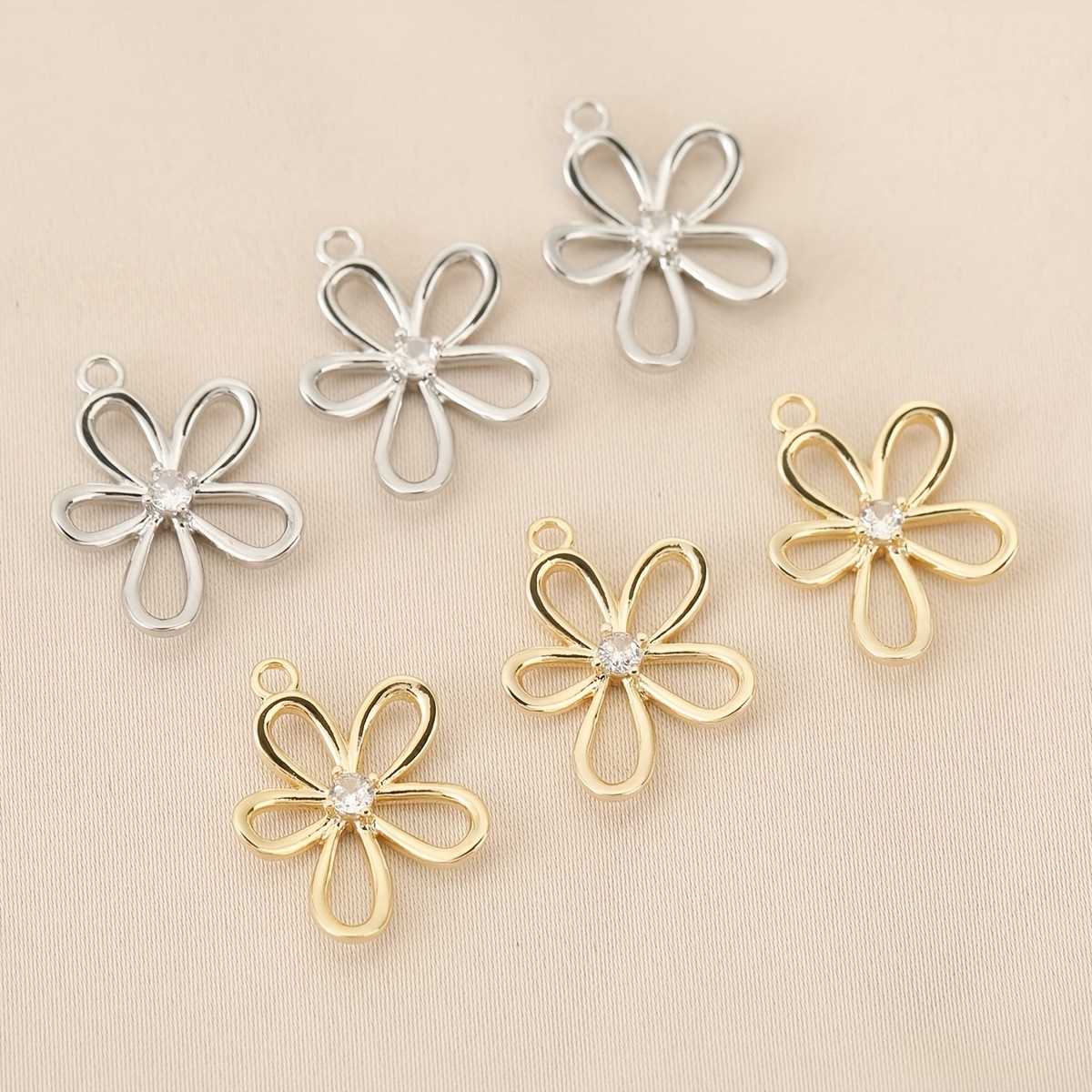 

3pcs Copper 18k Gold Plated Flower Charms, Simple 5- Pendant Design, For Diy Necklace, Clavicle Chain, And Bracelet Jewelry Making Accessories