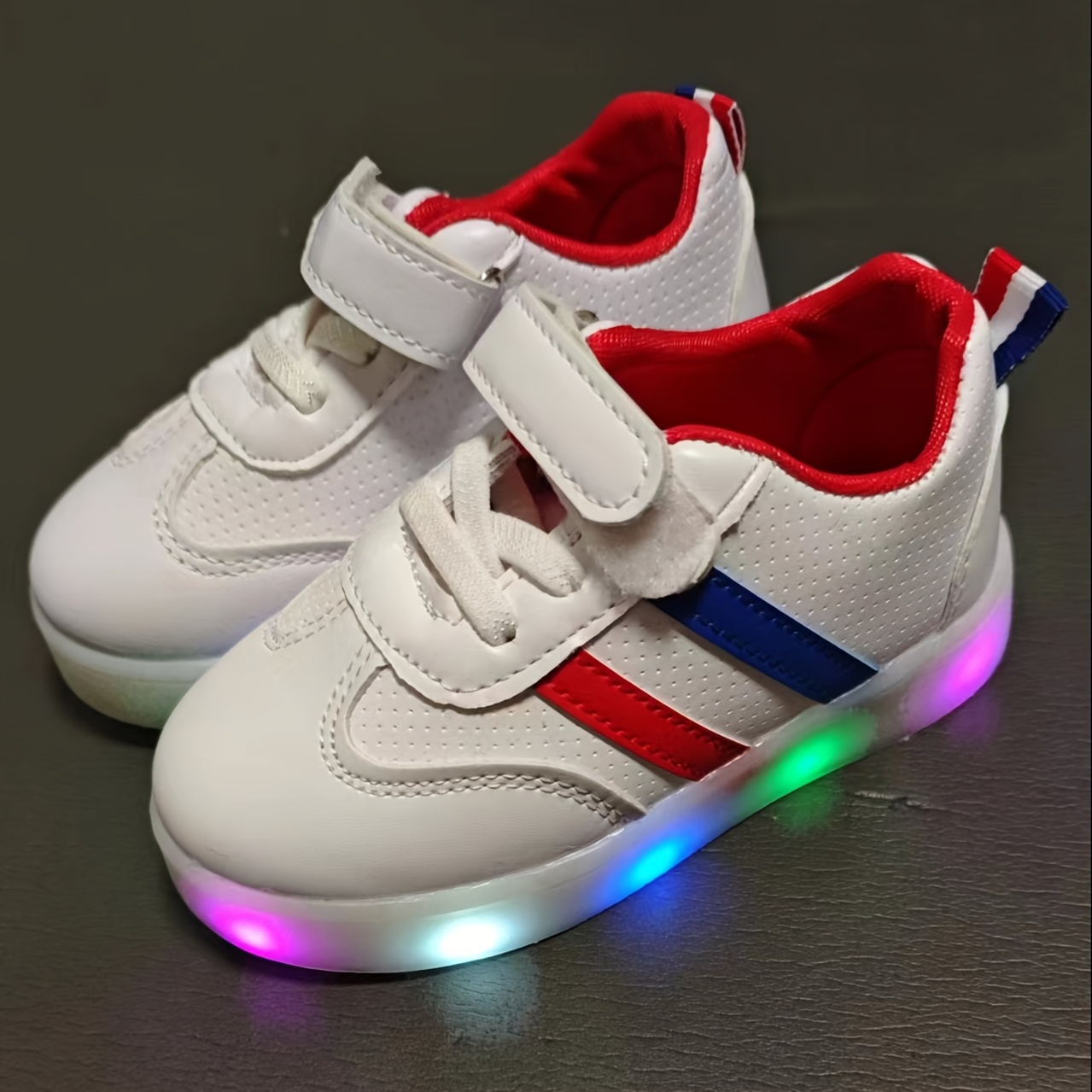 2025 New Winter Autumn Children's Lighting Shoes Boys' LED Sports Little White Shoes Girls' Colorful Flashing Flat Shoes