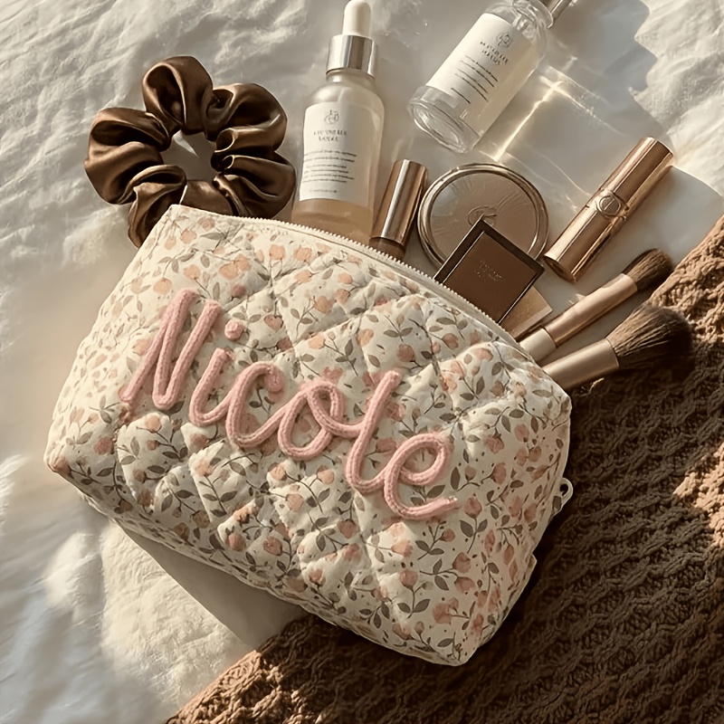 E-shop Personalisierte Hand-Make-up-Tasche mit Ihrem Namen – Schleife & Blumen-Kosmetiktasche, geeignet für tragbaren Reise-Organizer, Geschenk für
