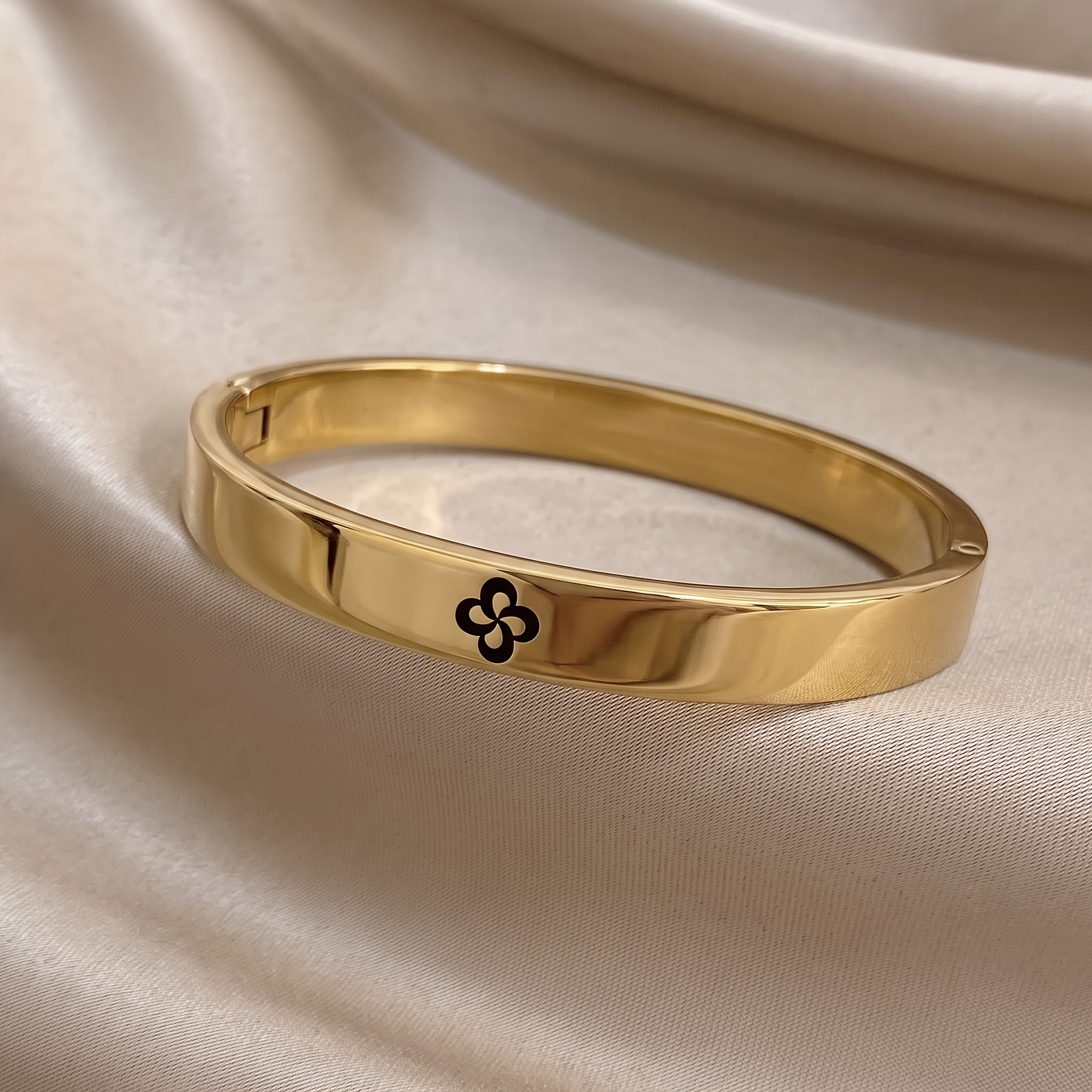Minimalist 18K Gold Plated Floral Design Bracelet