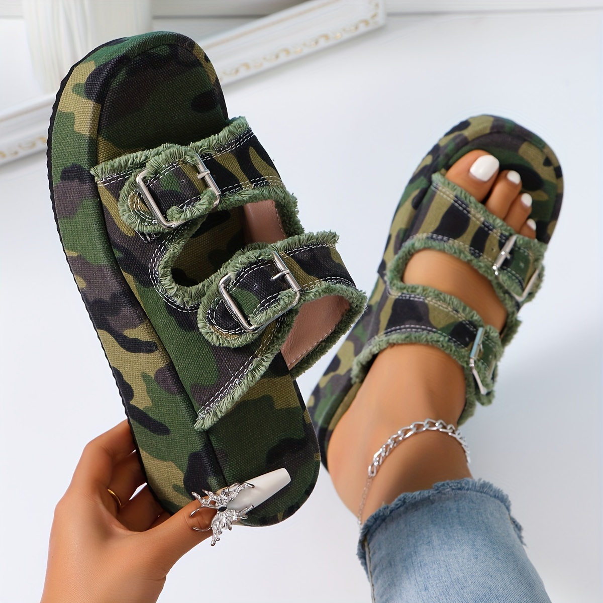

Sandales compensées en denim camouflage pour femmes, conception à boucle, chaussures d'été à bout ouvert, sandales décontractées pour les vacances en plein air à la plage