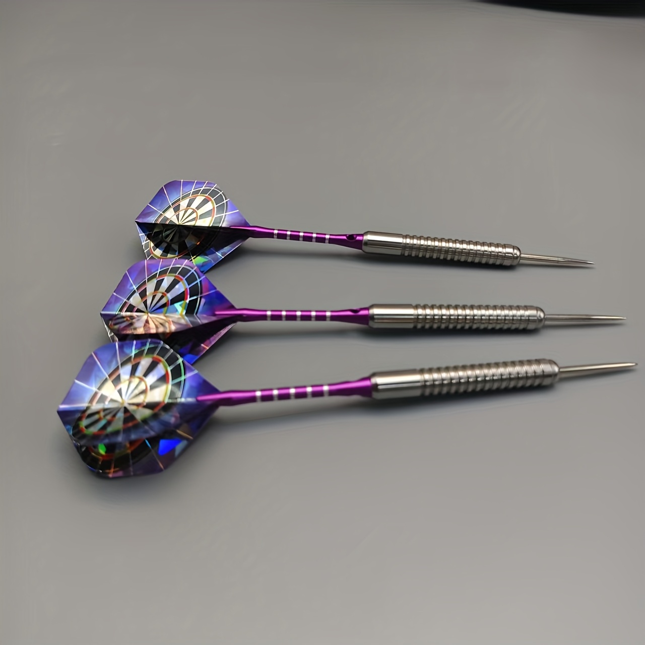 Professionele Dartset met Stalen Punt, met 3 Darts van 21 Gram, Vliegers, Geribbelde Aluminium Schachten, Beschermer/1 stuks IJzeren Doos Set