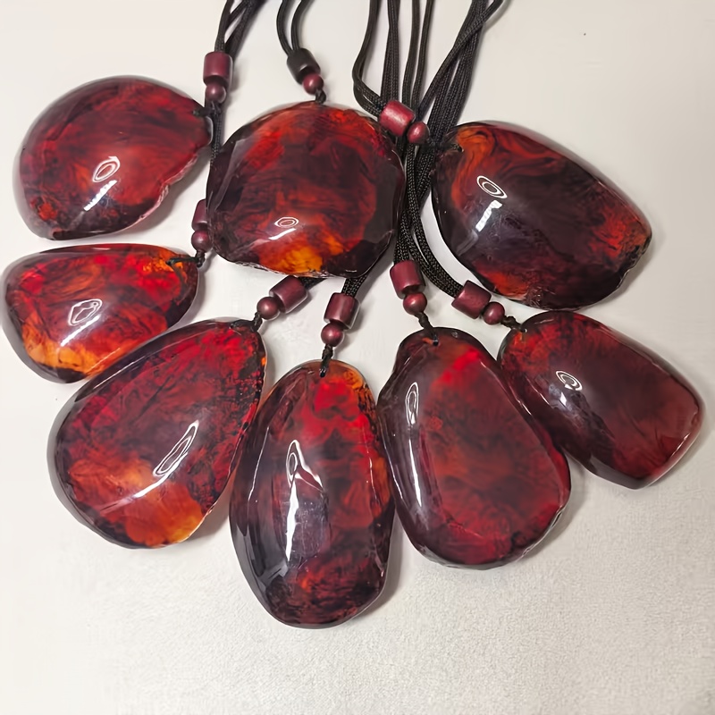 Fashion Amber Pendant Necklace for Daily Wear, Irregular Shape