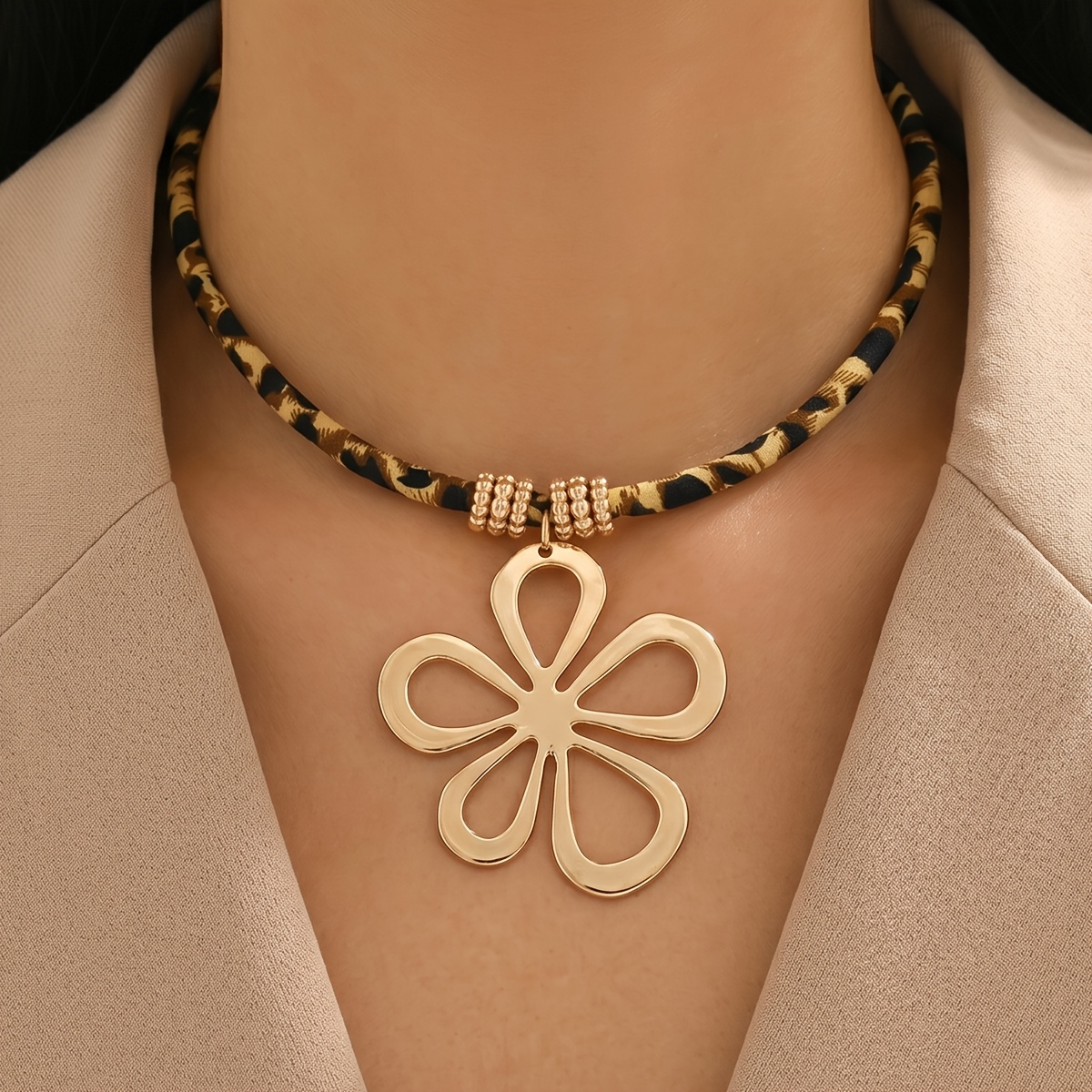 TEMU 1pc Women's Fashion Pendant Necklace, Spring/summer Vintage Leopard Print Rope Choker With Hollow-out Flower Pendant, Stylish Niche Light Luxury