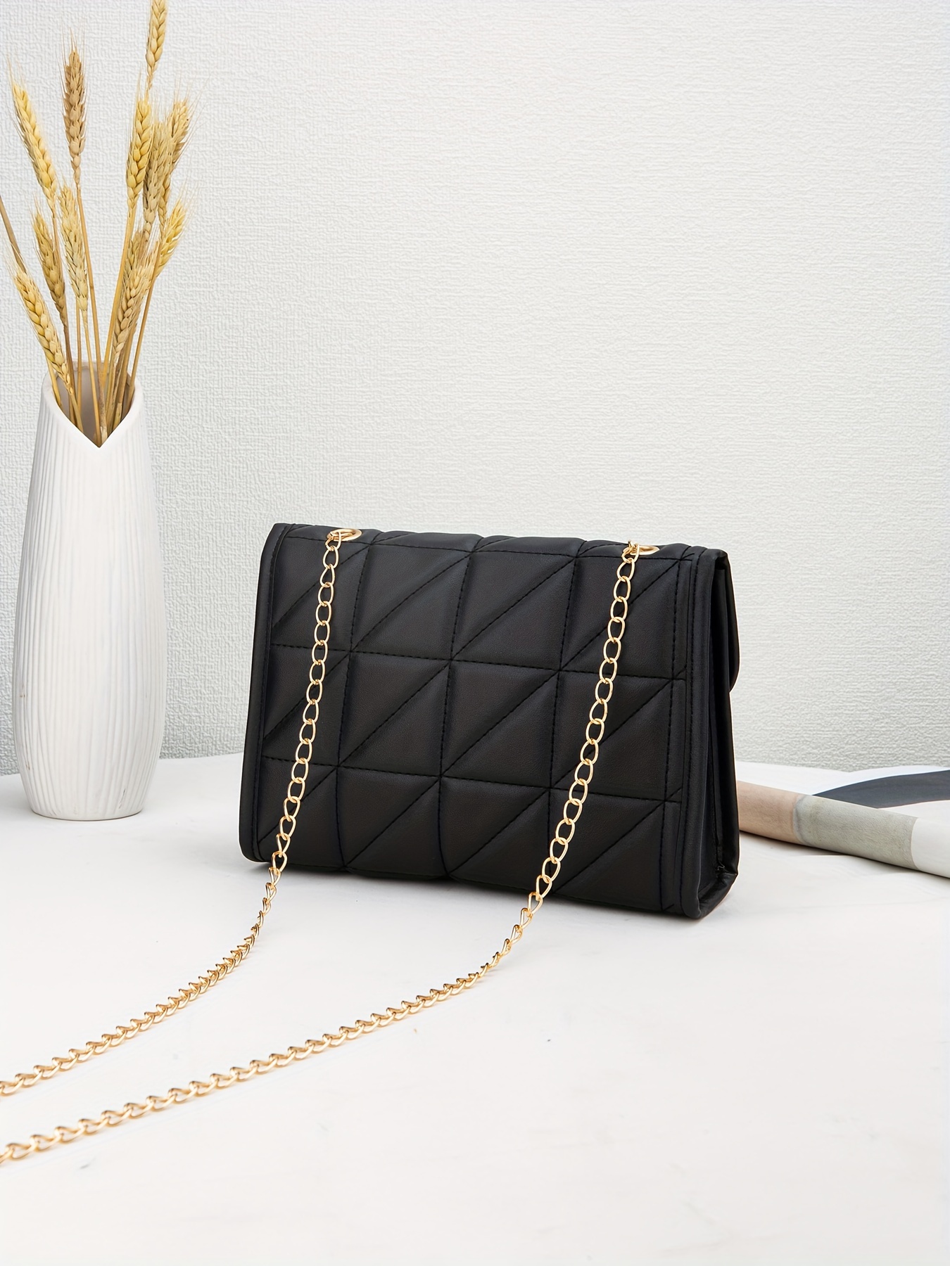 Chic Bolso Bandolera Acolchado Negro con Candado Dorado y Correa de Cadena - Bolso de Hombro de Cuero Sintético Ligero para el Uso Diario, el Trabajo y Salidas Casuales, Bandolera Versátil | Bolso Elegante | Forro de Poliéster Duradero, Bolso Bandolera Pequeño