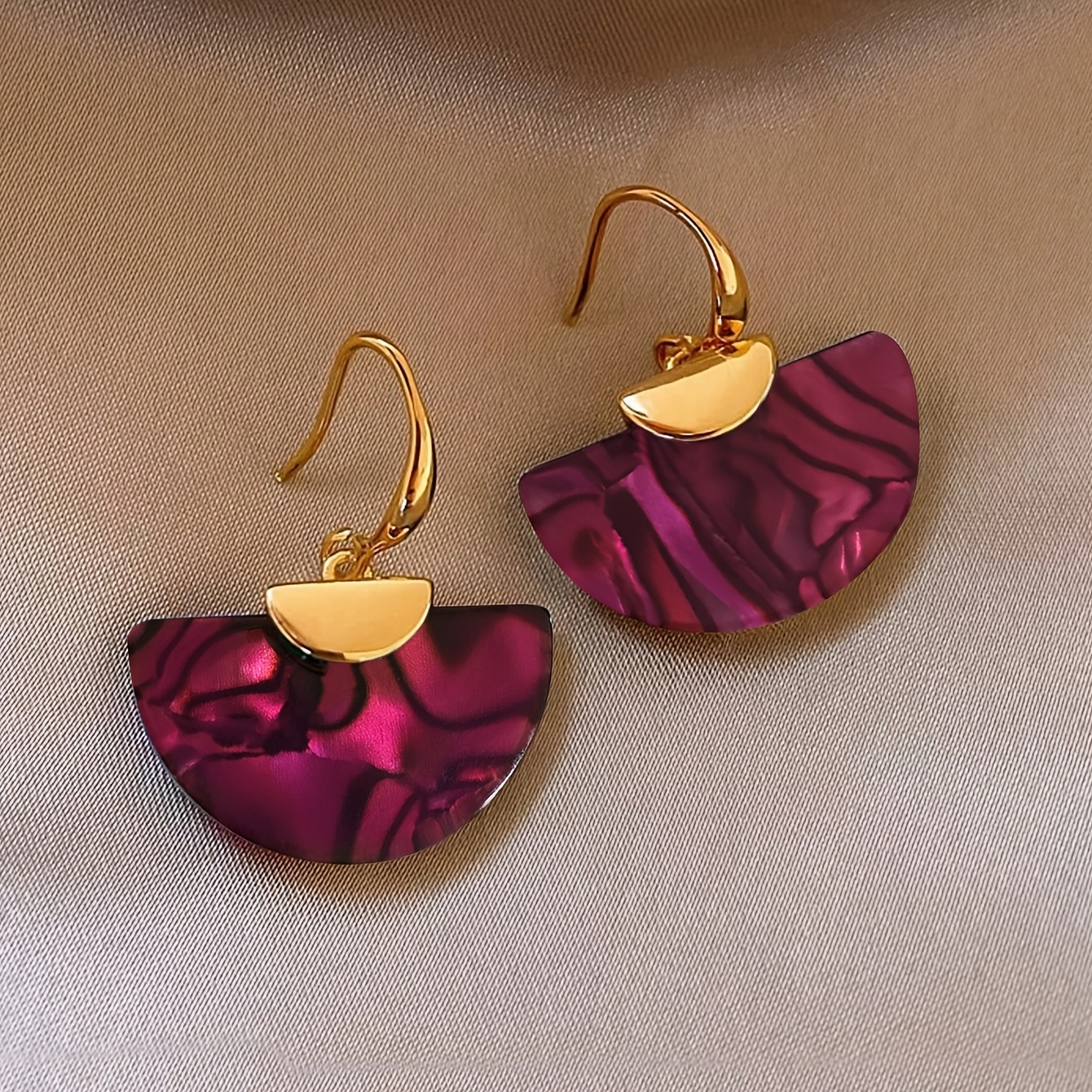 TEMU 1 Paire de Boucles d'Oreilles Élégantes Temps de Mode Géométriques Éventail Rétro Style Exagérées Adaptées aux Déplacements Quotidiens des