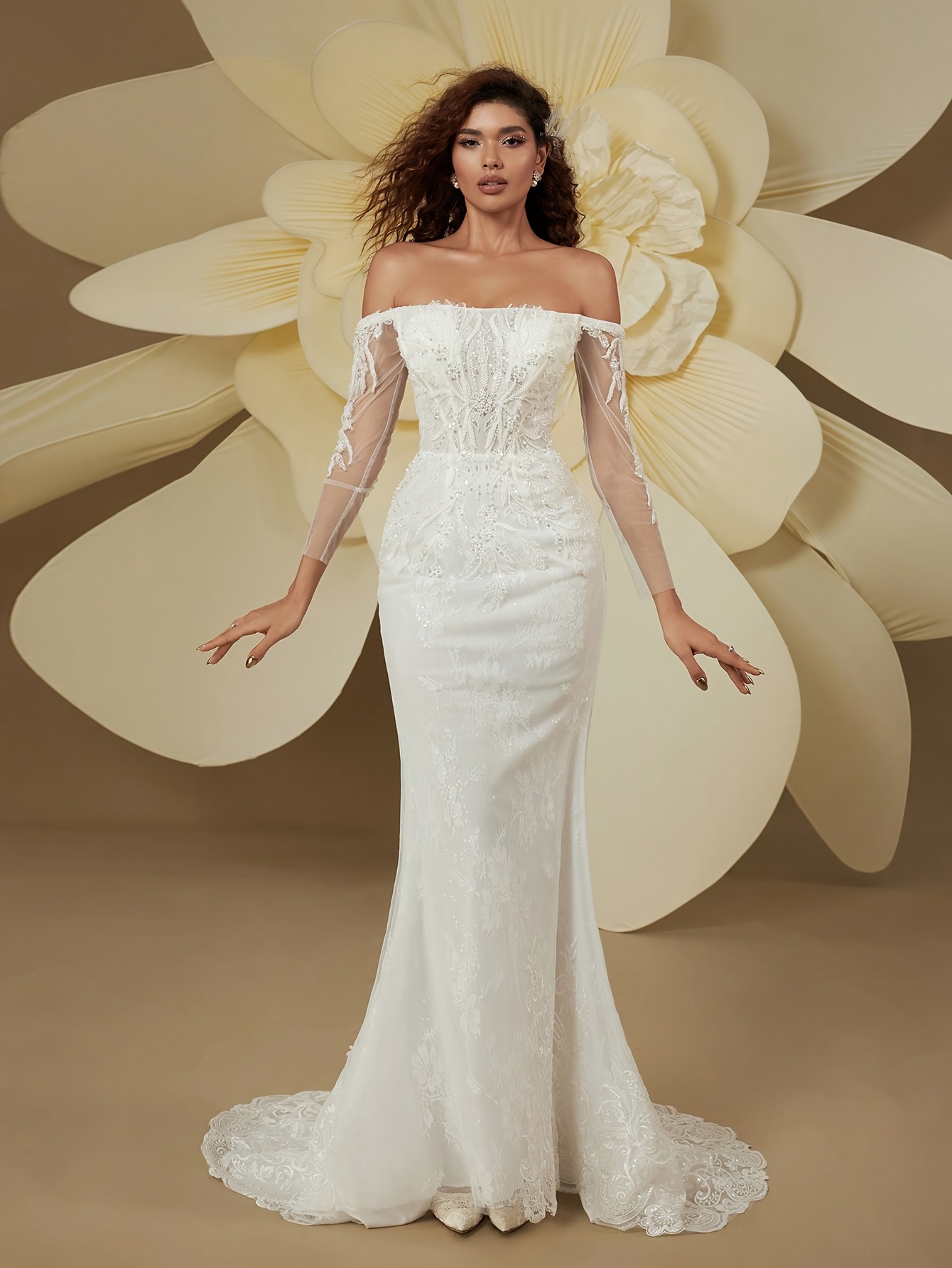 Fashionable and Elegant -style Vintage Lace Halter Neck Long-sleeve Mermaid Wedding Dress *-fitting and Figure-flattering, Luxurious for Banquets. Suitable for Bachelorette Parties, Weddings, 