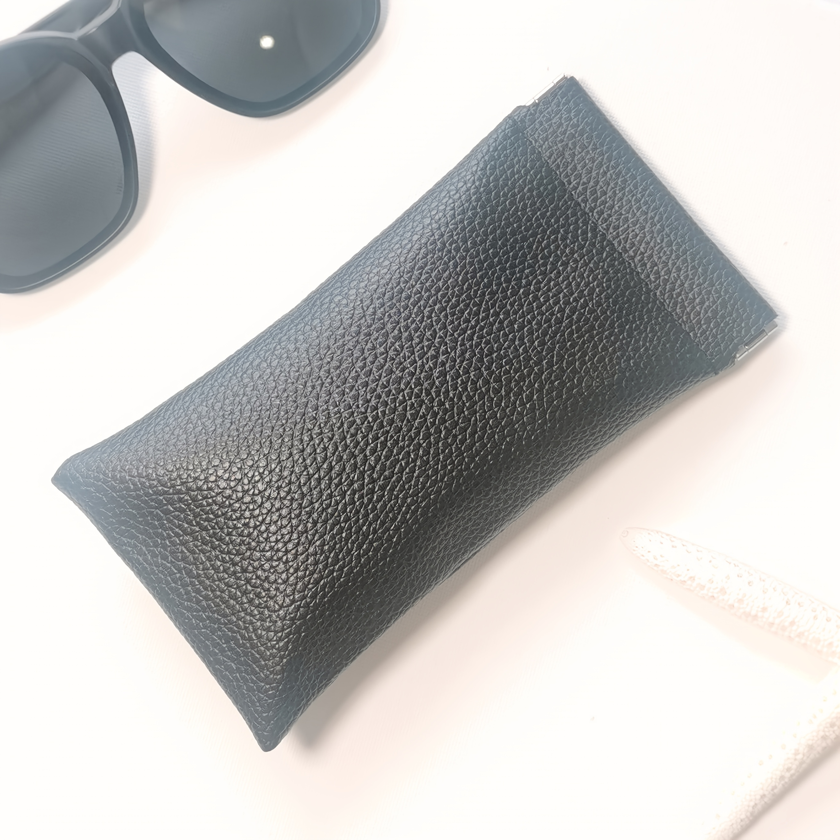 Image of A Women's Glasses Case Made Of Faux Leather With A Lychee Design, Featuring Practicality And , Suitable For Storing Glasses, Traveling Additions, And Can Serve As Bag