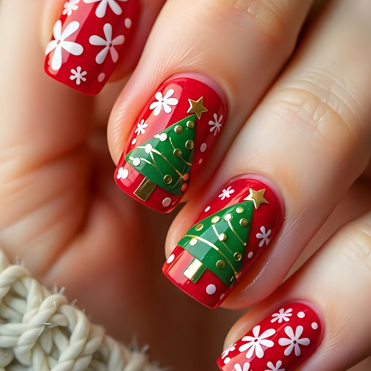TEMU Christmas Short 24pcs Glossy Effect Christmas Tree Pattern False Nails Blue White Flowers Nail Stickers Convenient Removable Reusable Wearable