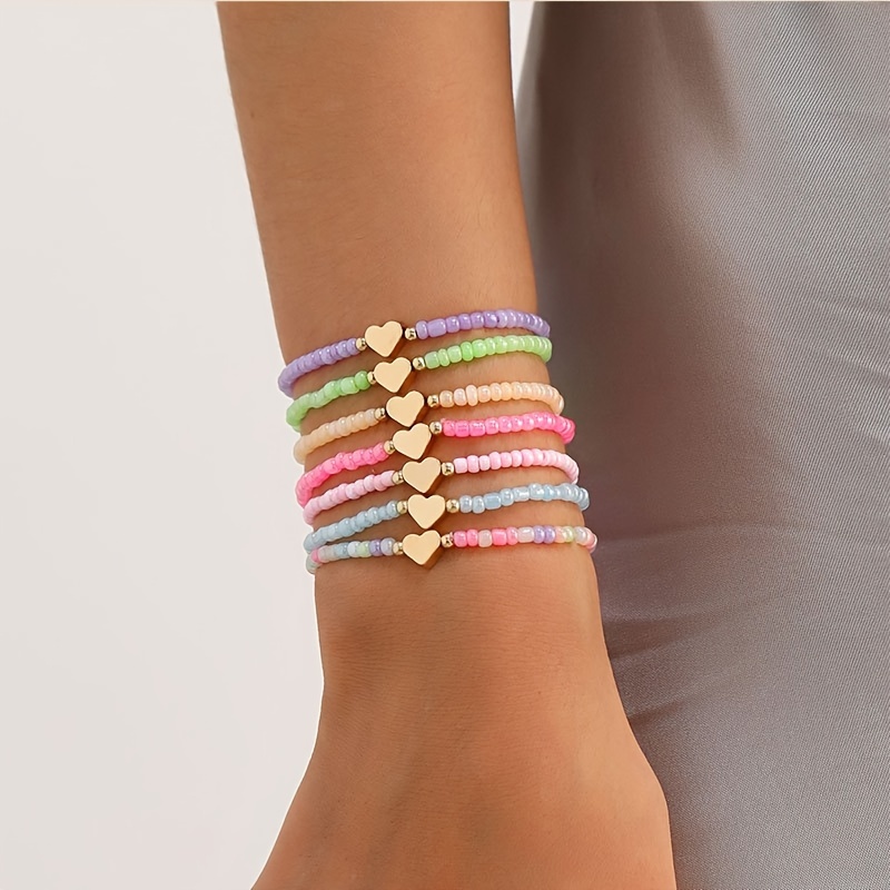 

Ensemble de 7 bracelets en de cœur colorés pour femmes, pack de bracelets à thème à plusieurs couches , bijoux en plastique métal pour de plus de 15 ans, accessoires de fête