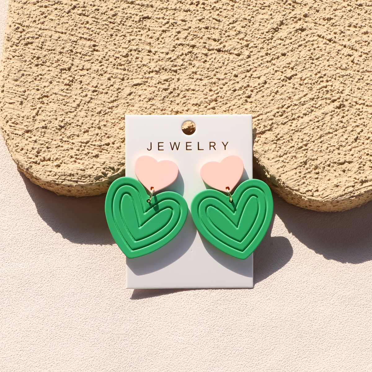 E-shop 1 Paar rosa herzförmige Acryl-Ohrringe mit grüner Tonstruktur | Sexy und süßes Design, Edelstahlstift, für Valentinstag und