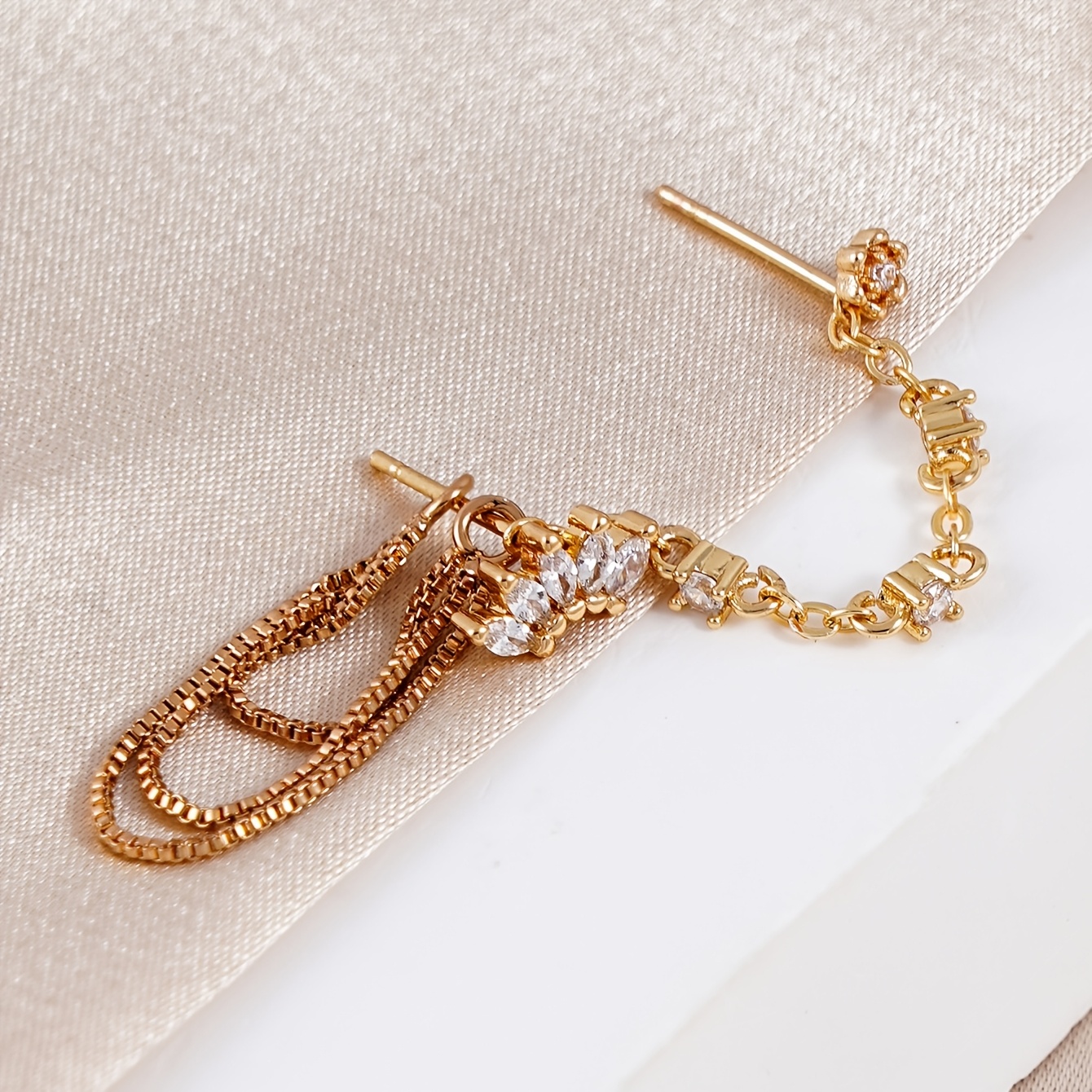 TEMU Parure de boucles d'oreilles 1 pièce avec chaîne à pompons, feuilles et fleurs dorées exquises, accessoires de bijoux pour banquets, et vacances