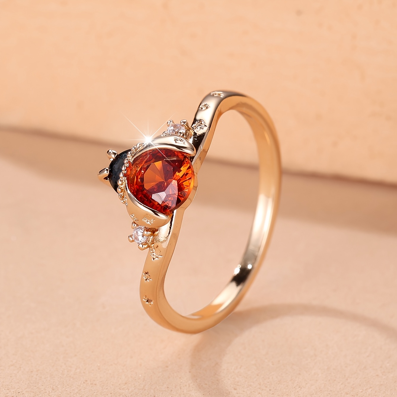 Women's Ladybug Design Ring with Cubic Zirconia, Exquisite
