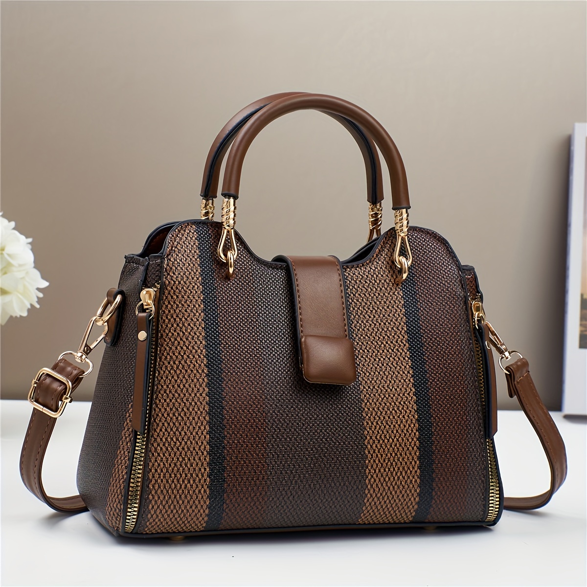 

Women' Color Tote Bag With Zipper Closure