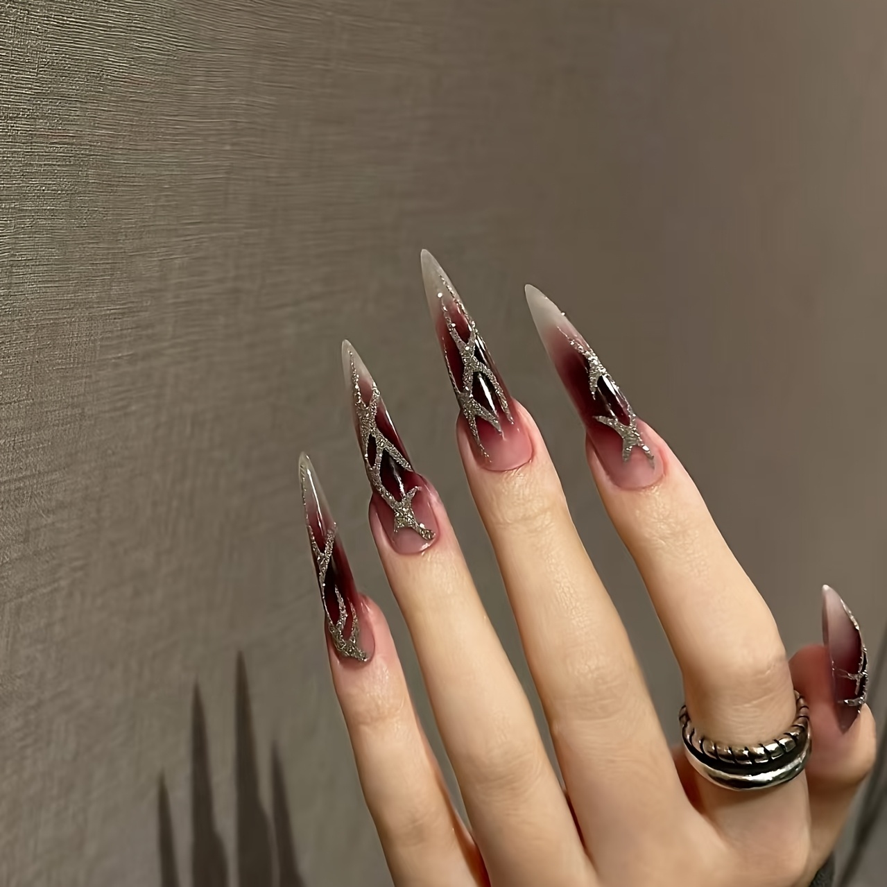 Y2k 24pcs Hot Blush Dyed Pure Desire To Wear Nail Silvery Stripe Road High-end Fashion Trend Versatile White False Nails Must-have For Hipsters ' Day Gifts