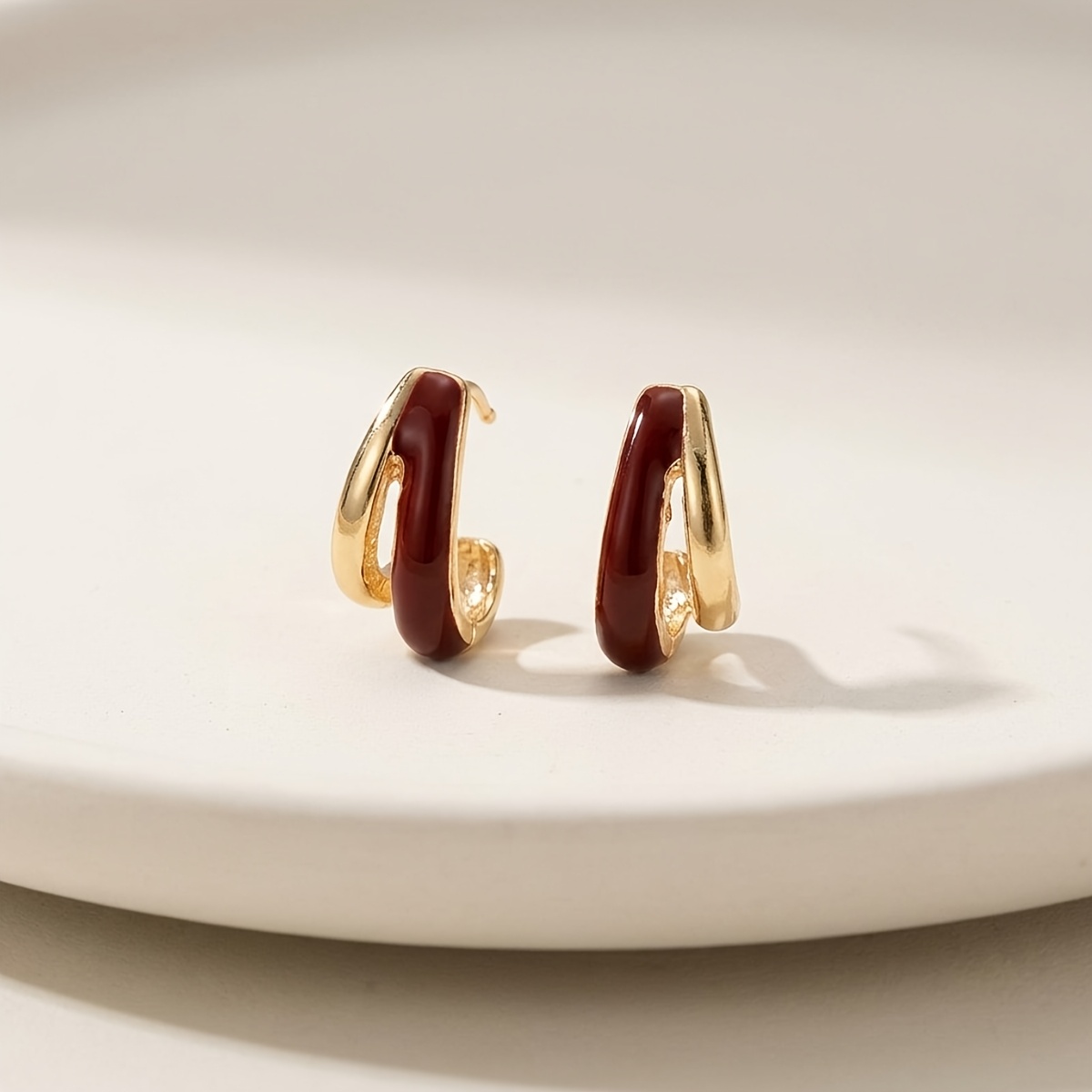 TEMU 1 Par de Aretes de Estilo Vintage Hong , Diseño Elegante de Capa en Esmalte Vino, Versátiles y de para Mujer, Ideales para el Uso Diario