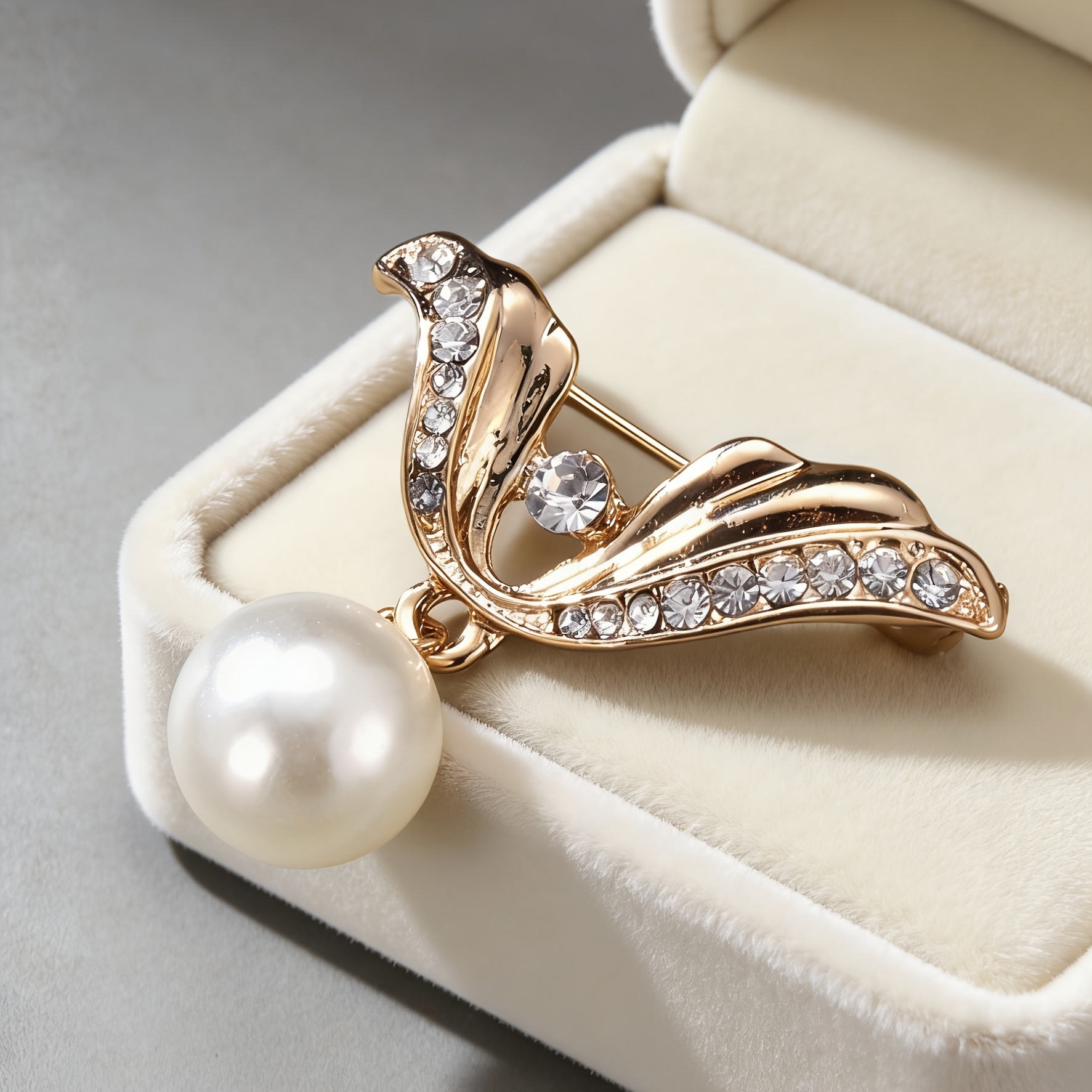 Elegant Vintage Pendant With Rhinestone Wings Brooch For Women, Holiday Birthday Date Prom Party Vacation Shopping Accessory