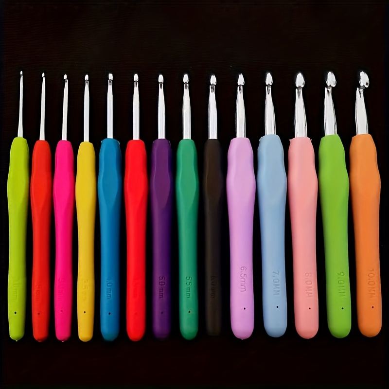 

9-piece Crochet Hook Set, Ergonomic Grip Soft Handles, Aluminum Crochet Needles For Handcrafts, Rainbow Weaving & Tools With Non-slip Rubber Handles, Metal Material Crafts Accessories