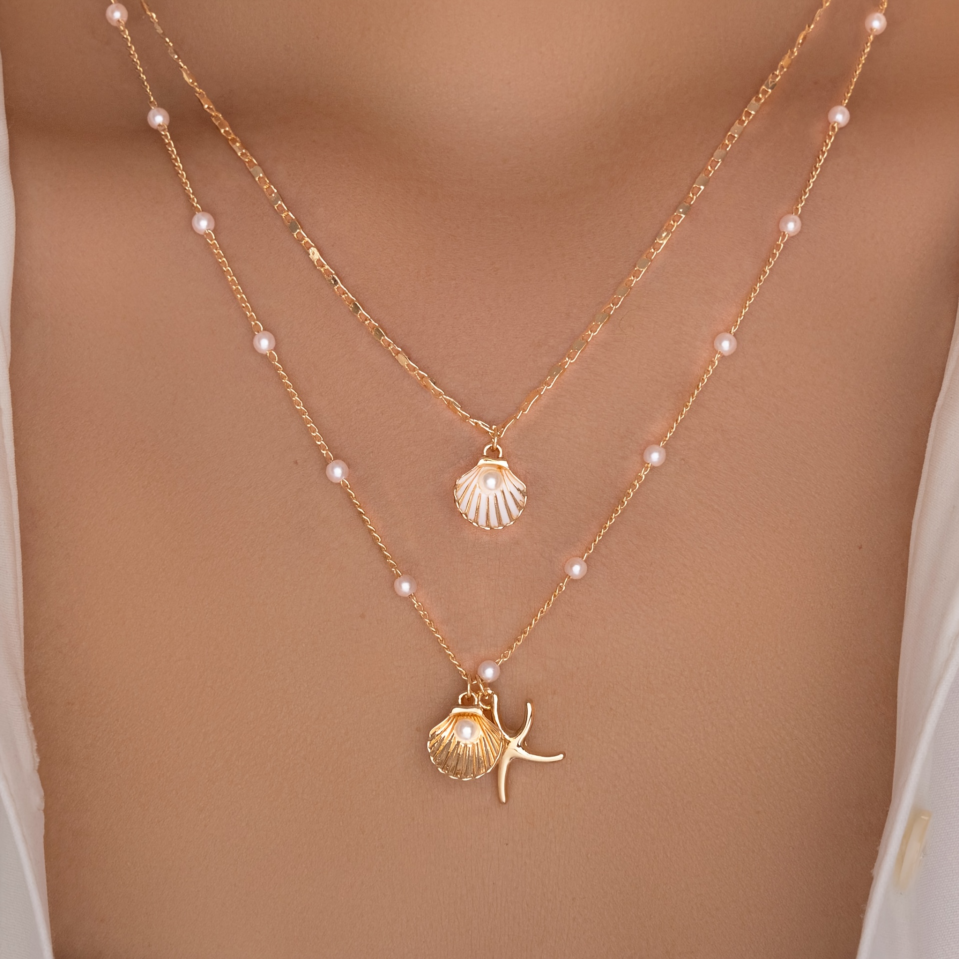 E-shop Set mit 2 Halsketten aus Legierung mit Ersatzperlen-Einlagen, zum Stapeln geeignet. Einfach, sexy und elegant, mit Muschel- und