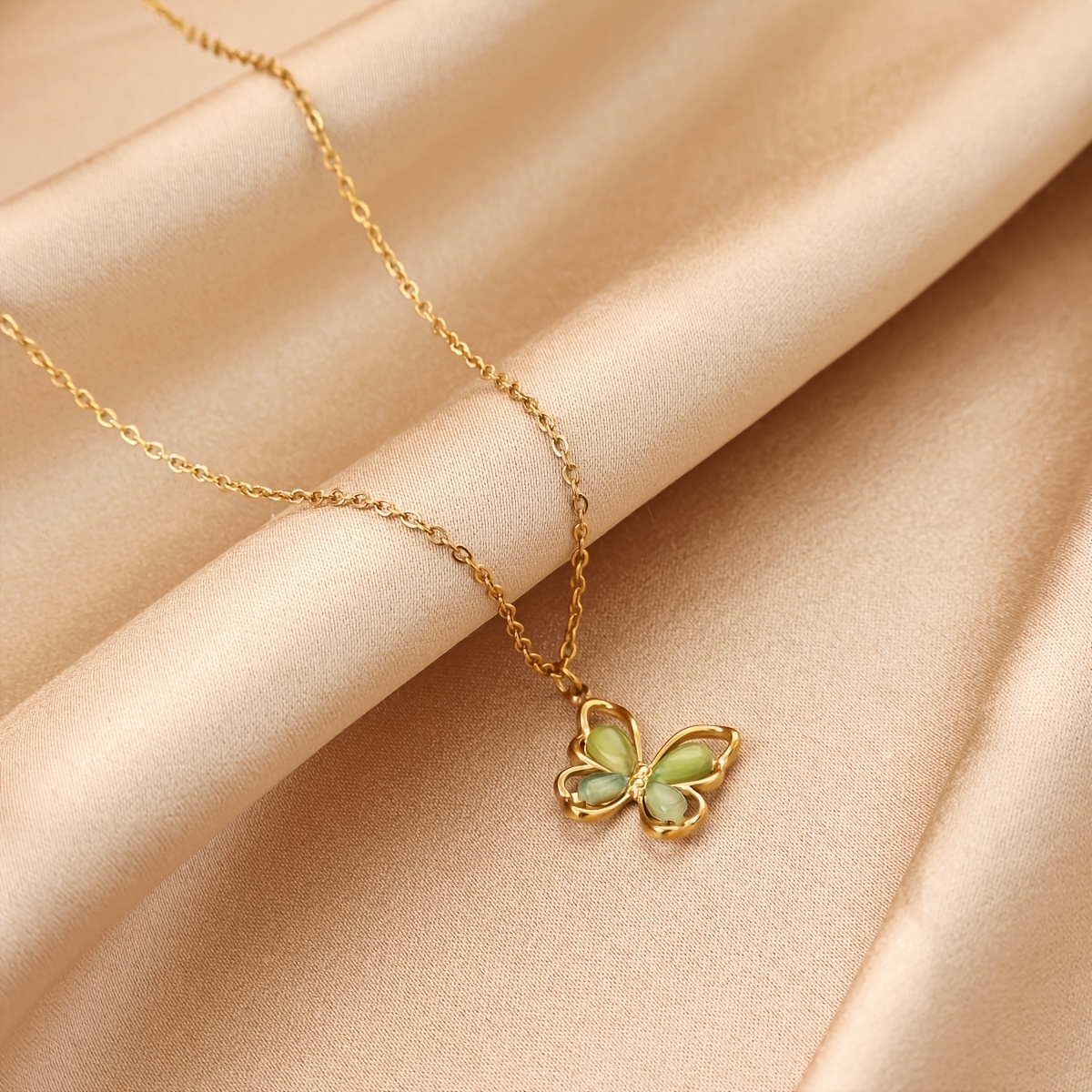 TEMU Collier clavicule délicat pour femme, simple et petit, en acier inoxydable de papillon, incrusté de œil-de-chat artificielle, frais de la forêt.