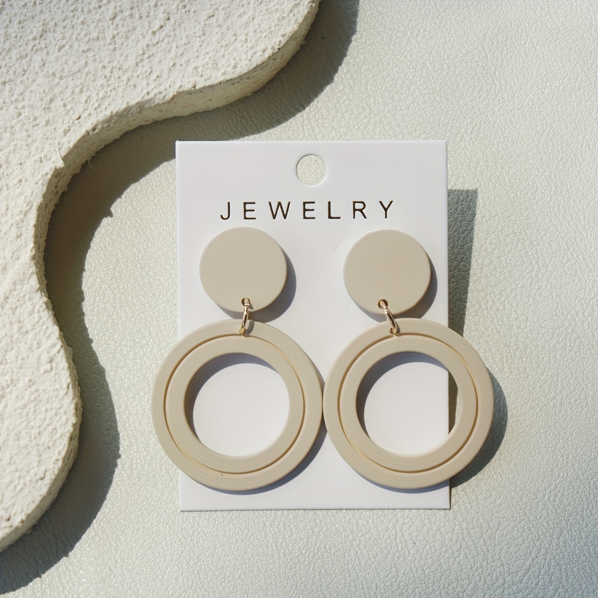 1 Pair Of Classic Round Carved Brown Acrylic Drop Earrings For Women, Vintage Elegant Holiday Gift