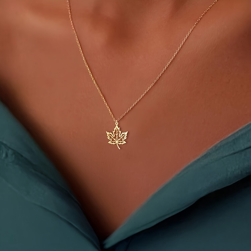 TEMU 1 pz/Set Collana con ciondolo a foglia d'acero traforata, stile minimalista elegante e , adatta per l'uso da donna