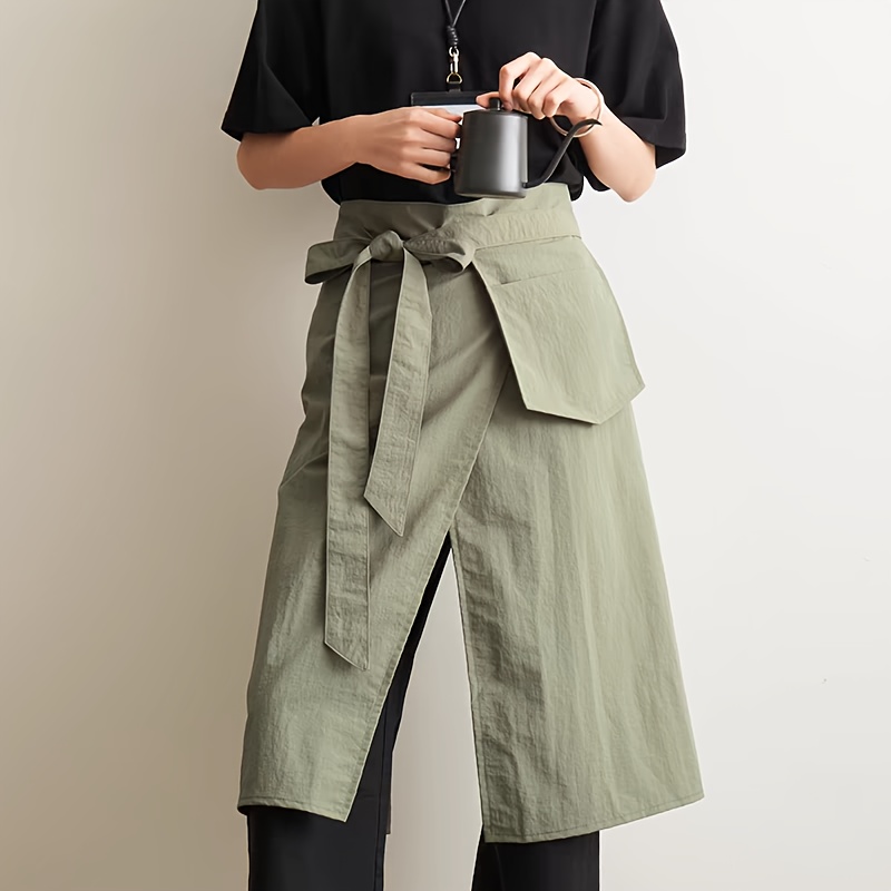 E-shop Ein unregelmäßiges Patchwork-Schürze mit stilvollem attraktivem Design. Verfügt über eine lange Taillenbinde, die vorne zu einer Schleife