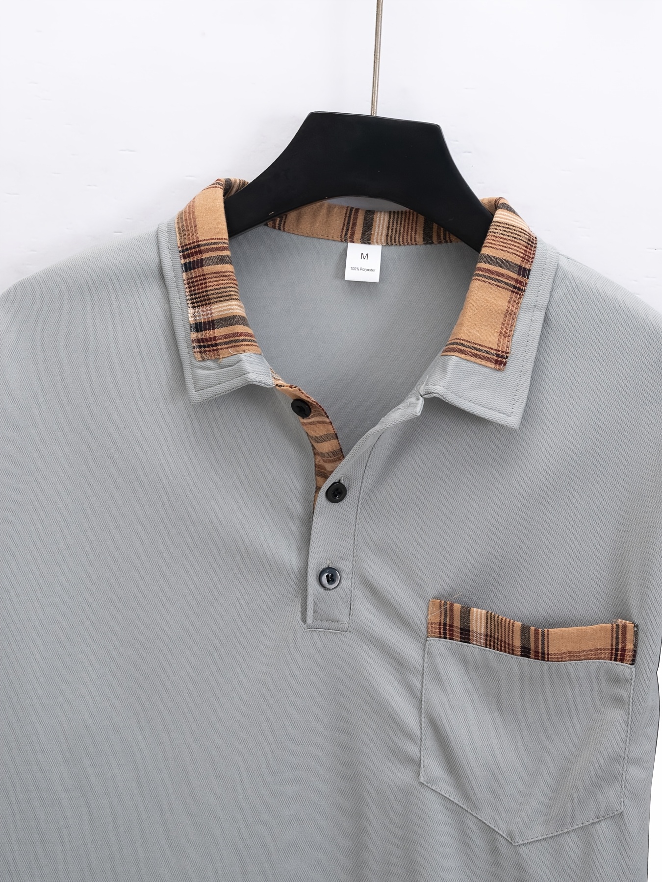 1pc Chemise Polo En Polyester Décontractée D'été Pour Hommes Avec Détail de Poche À Carreaux, Manches Courtes, Tissu Tricoté, Légèrement Extensible, Coupe Régulière, Col À Revers, Boutonnière - Sans Ceinture