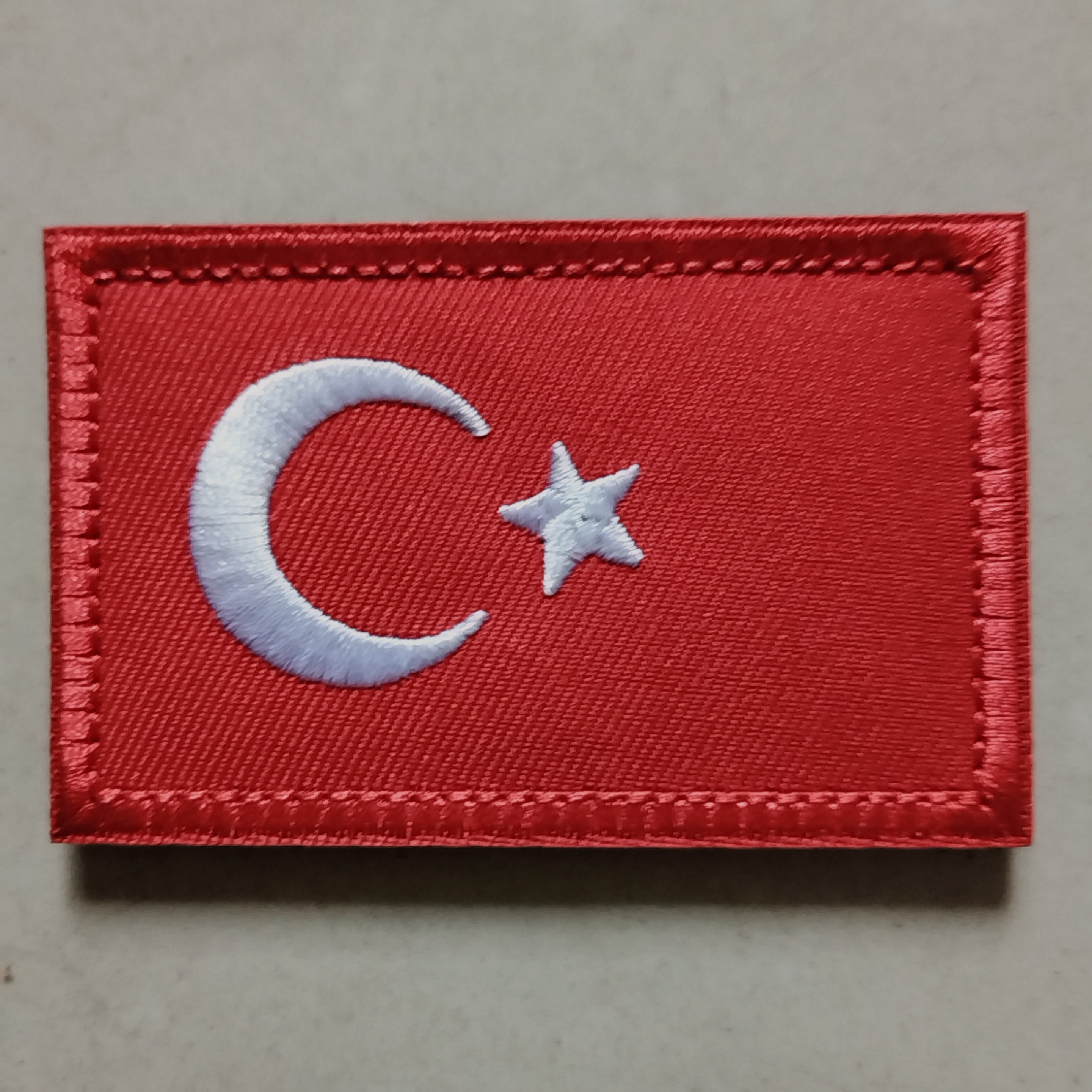 

1pc Embroidered Turkish Flag Patch With Hook & Loop Fastener - White & Red Tactical Emblem Appliqué For Backpacks, Clothing, Coats, Caps, Bags, Vests, Jackets