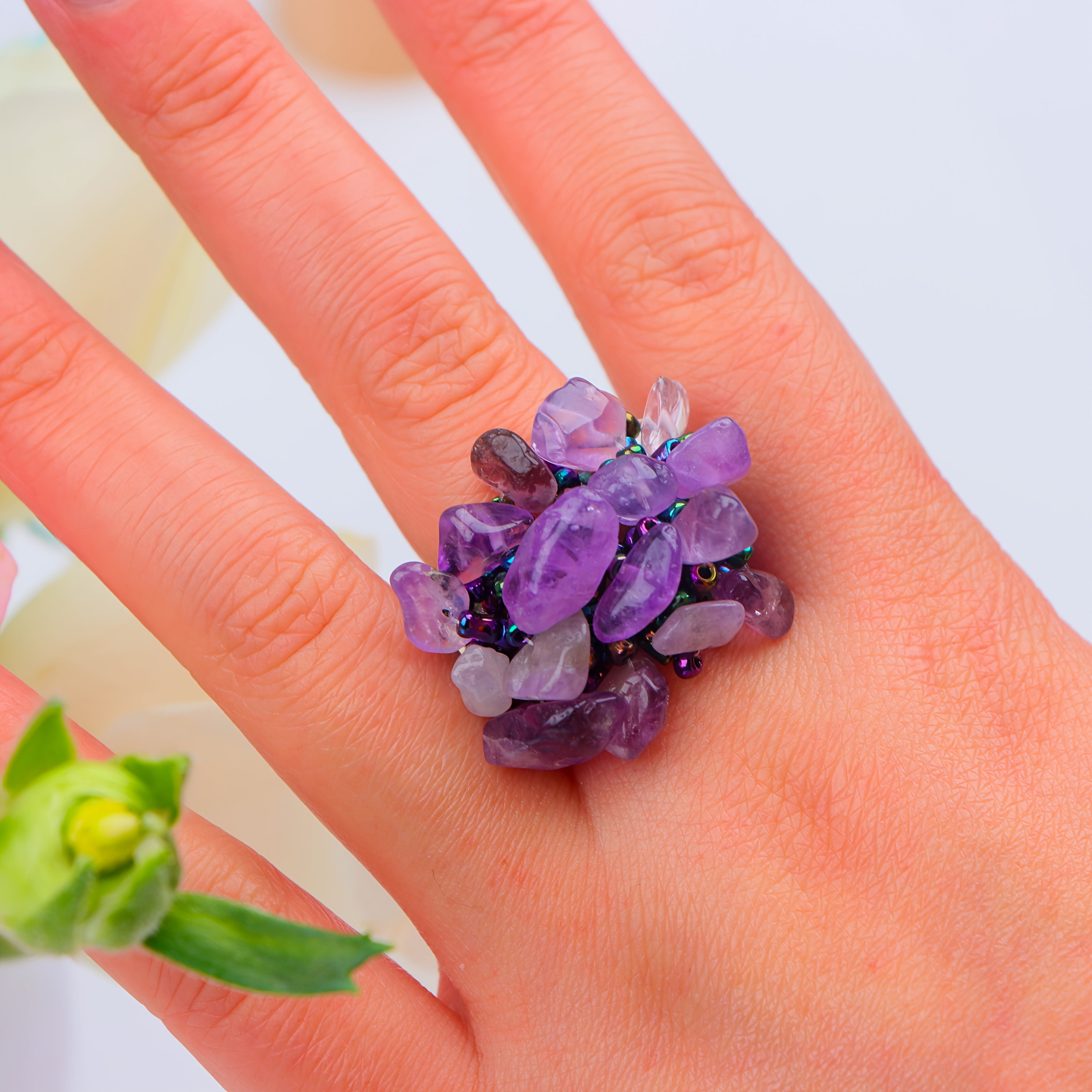 טבעת אלסטית בוהמית אחת בעבודת יד עם חרוזי אורזנים צבעוניים, תכשיטים וצבעוניים, תכשיטים וצבעוניים למסיבות, חופשות ולבוש יומיומי, מתאים לגברים ולנשים כאחד