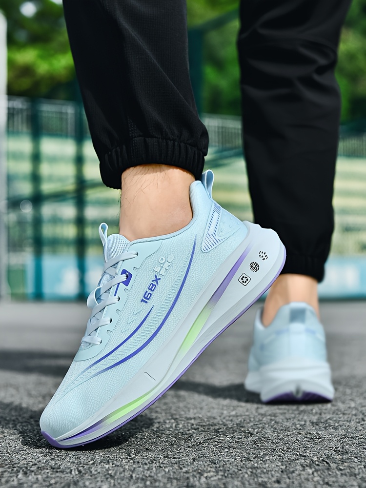 Chaussures de Course pour Hommes – Légères et Respirantes, Semelle Souple Amortissante Pour Usage sur Route & Sentier Chaînes Multifonctionnelles Antidérapants Adaptées au Marathon Triathlon VTT Cyclisme Gym Aérobic Randonnée Alpinism Port Quotidiens Mode Urbaine Style Sport Chaussettes d'Entraînements en Salle Entrainement à la Coupe du Monde Moderne Conception Durable Construction Solide Coussinée