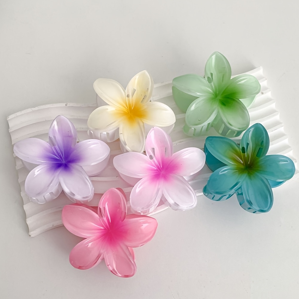 E-shop Lebendiges Blumen-Haarklammer-Set - Durchmesser ca. 8 cm, mit frischer Plumeria-förmiger Haarklammer. Aus Kunststoff mit