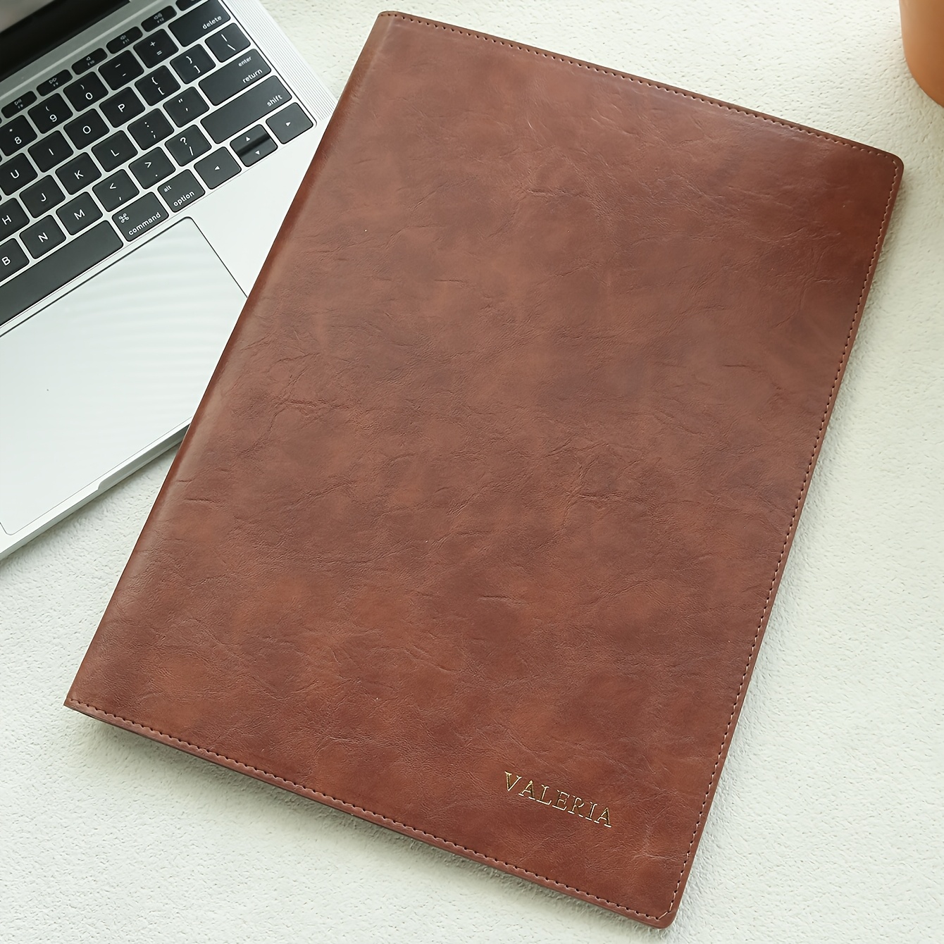E-shop 1 Stück Personalisiertes A4-Portfolio Vintage Gravur Goldener -Ordner Individuell Portfolio mit Stifthalter Magnetische Klemmbrett Journal-Mappe