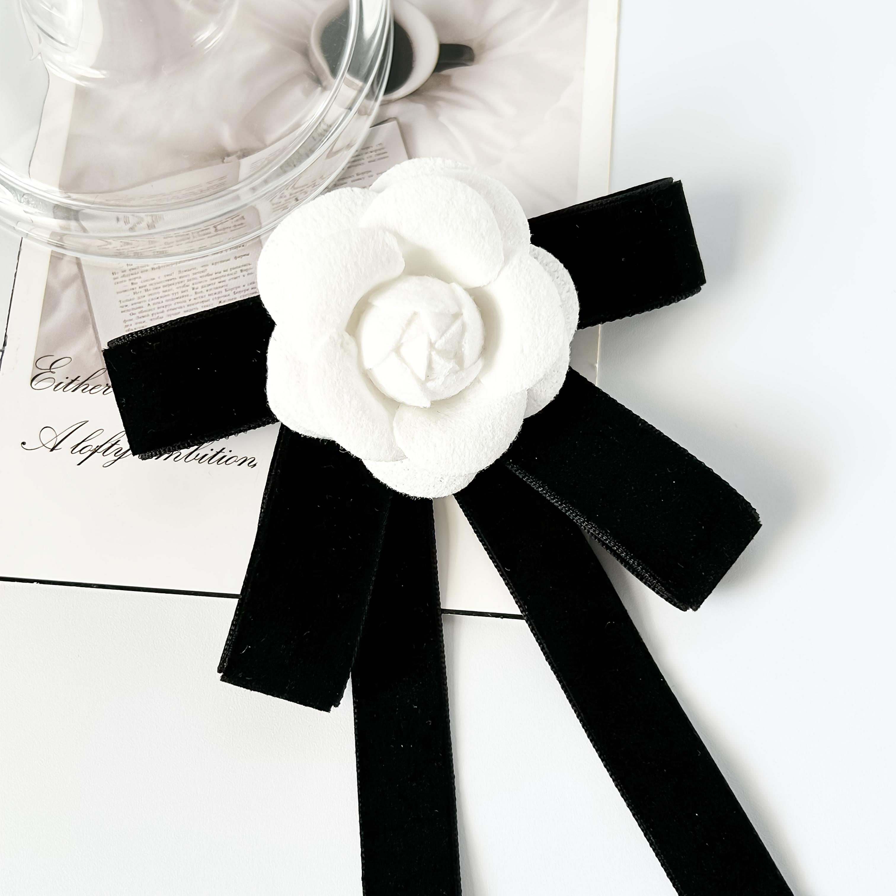 E-shop Hemd mit Stoffblumen-Brosche, Schleife und Rose Damen-Binder, kleine Duft-Samt-Anstecknadel, schwarze Kleider-Verzierung, vielseitige Brosche im