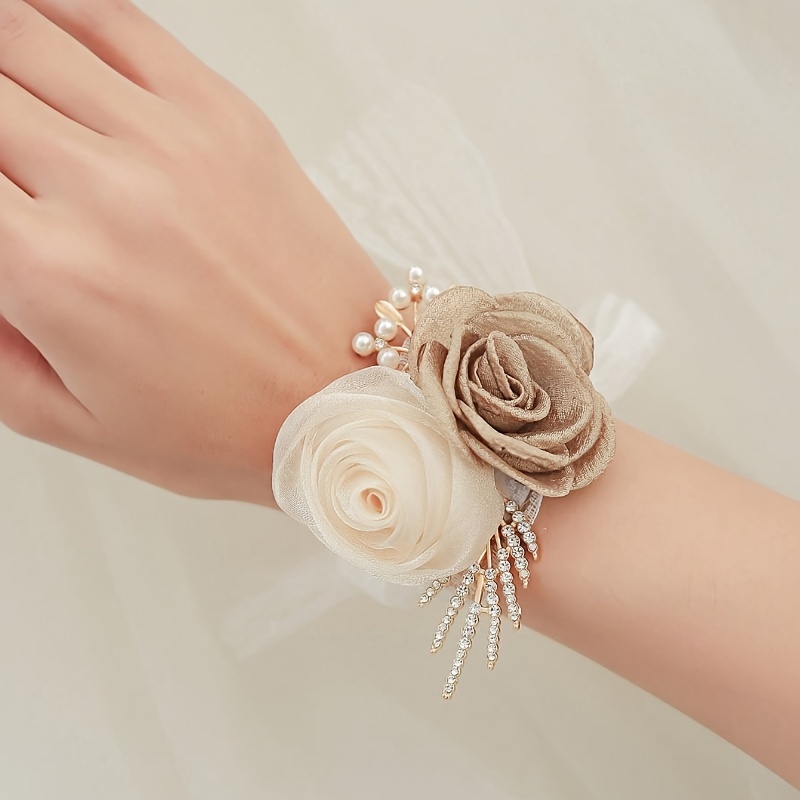 corsage poignet mariée style bohème pièce rose en dentelle