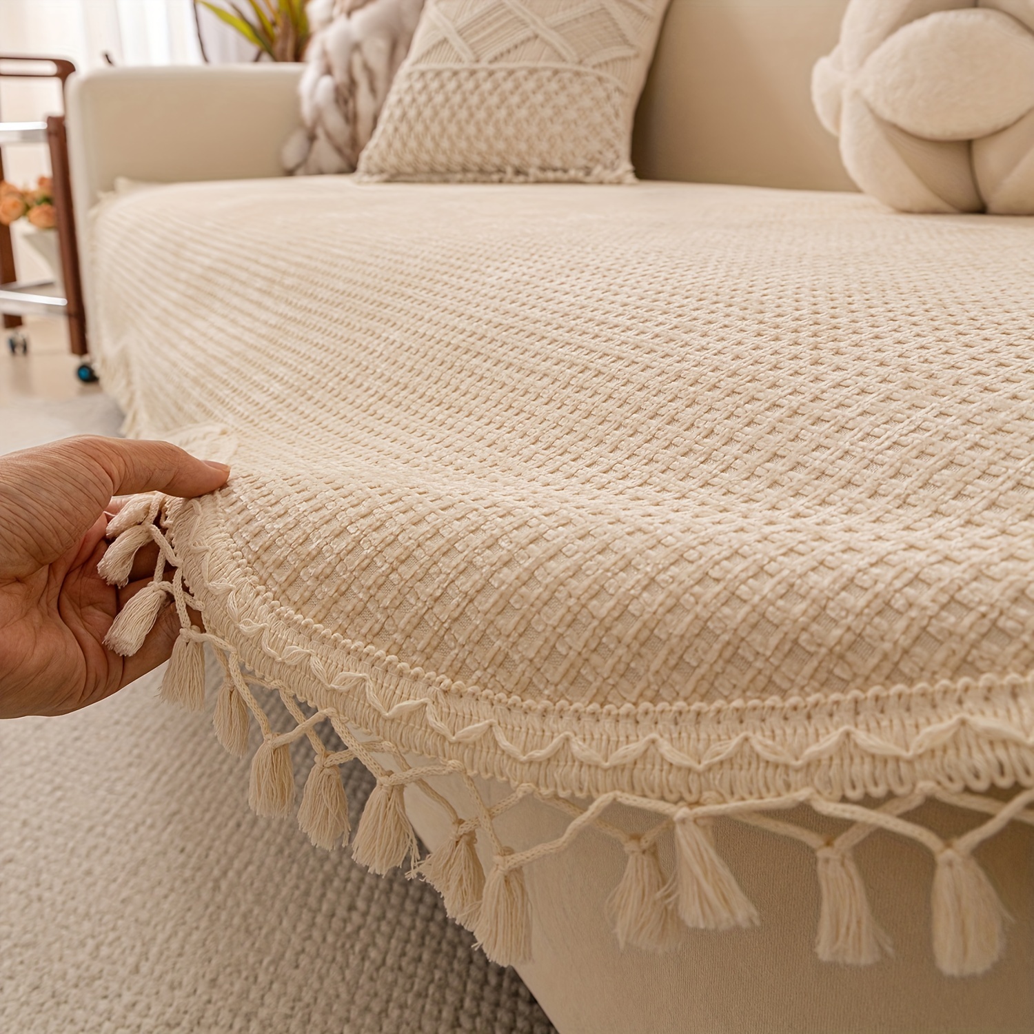 1pc of Uniquely Shaped Tassel Short Plush Non-Slip Sofa Cover, Pet-Friendly Non-Slip Sofa Protector, Suitable for 1/2/3/4 Seat Sofas - Comfortable Home Decor for All Seasons
