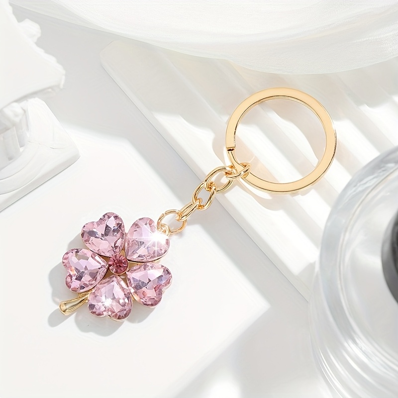 A Stylish And Luxurious Keychain Accessory In Of A Five-leaf Clover, Perfect For Decorating Women' Keys, Bags, And As A Gift